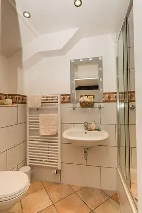 Standard Tek Büyük Yataklı Oda, Özel Banyo, Avlu Manzaralı
