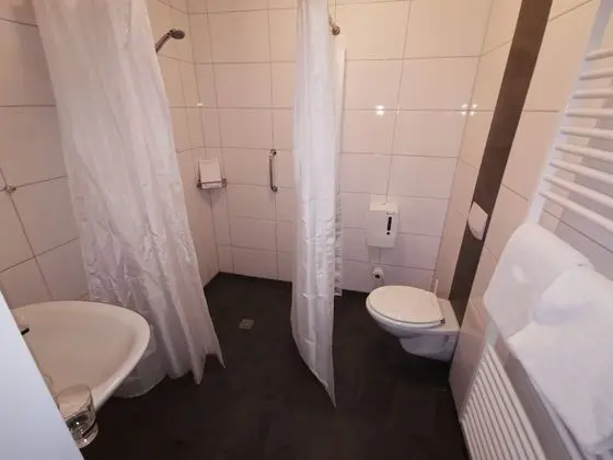 Comfort Tek Büyük Yataklı Oda, Özel Banyo, Bahçe Manzaralı