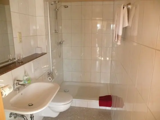 Büyük Yataklı Tek Kişilik Oda