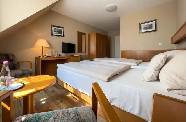 Classic Tek Büyük Yataklı Oda