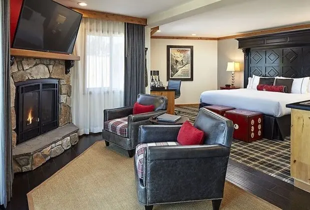 Premier Suite, 1 King Bed, Accessible (Lake Front)