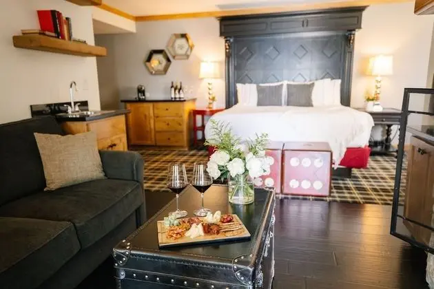 Premier Suite, 1 King Bed, Accessible (Lake Front)