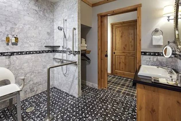 Premier Suite, 1 King Bed, Accessible (Lake Front)