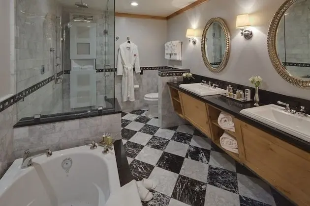 Premier Suite, 1 King Bed (Lake Front)