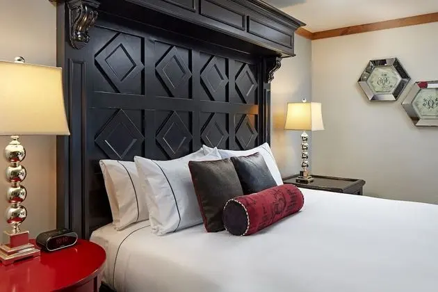 Premier Suite, 1 King Bed (Lake Front)
