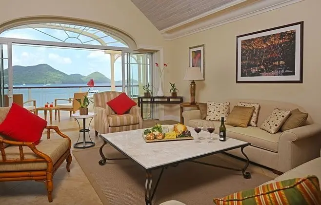 3 Bedroom Butler Beachfront Villa Suite with Plunge Pool