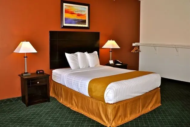 Oda, 1 Büyük (Queen) Boy Yatak, Engellilere Uygun, Sigara İçilmez