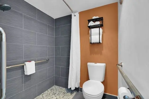Engellilere uygun banyo