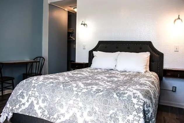 Basic Tek Büyük Yataklı Oda