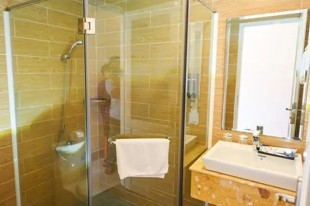 Economy Oda, 1 Büyük (Queen) Boy Yatak, Avlu (with Window, Villa Area)
