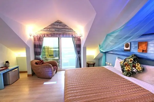 Deluxe Tek Büyük Yataklı Oda, 1 Büyük (Queen) Boy Yatak, Balkon, Deniz Manzaralı