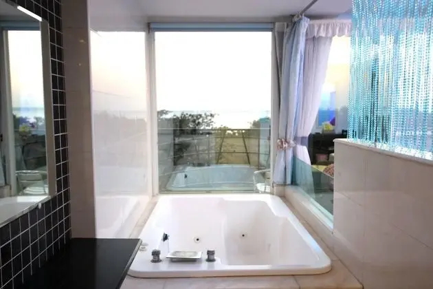 Deluxe Tek Büyük Yataklı Oda, 1 Büyük (Queen) Boy Yatak, Balkon, Deniz Manzaralı