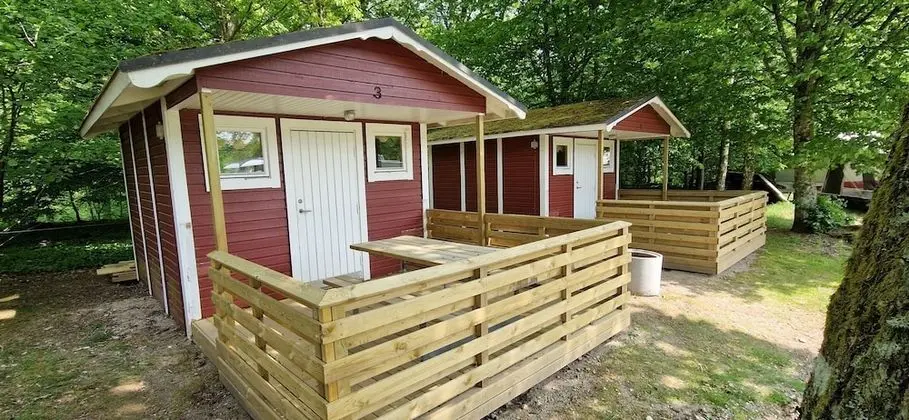 Basic Kır Evi, Bahçeli