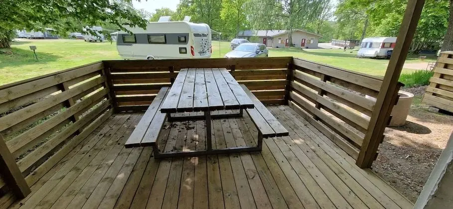 Basic Kır Evi, Bahçeli