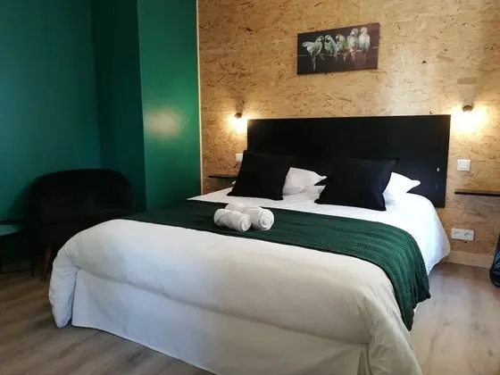 Tek Büyük Yataklı Oda, Havuz Manzaralı