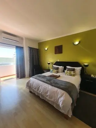 Deluxe Tek Büyük Yataklı Oda, 1 Büyük (Queen) Boy Yatak, Sigara İçilmez, Bahçe Manzaralı
