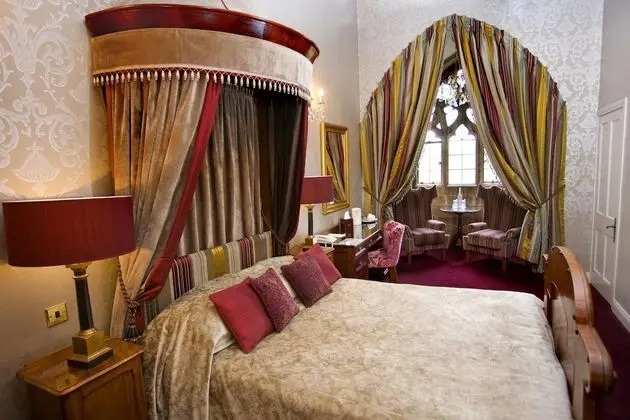 Feature Room (The Josephine Room)
