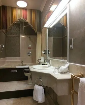 Feature Room (The Josephine Room)