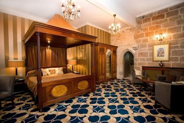 Feature Room (The Radcliffe Room)