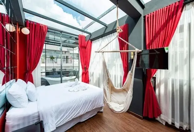 Deluxe Tek Büyük Yataklı Oda, Balkon, Şehir Manzaralı