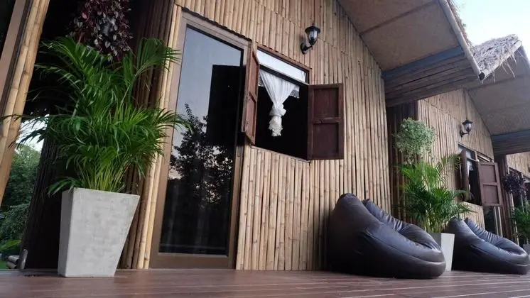 Pool Hut