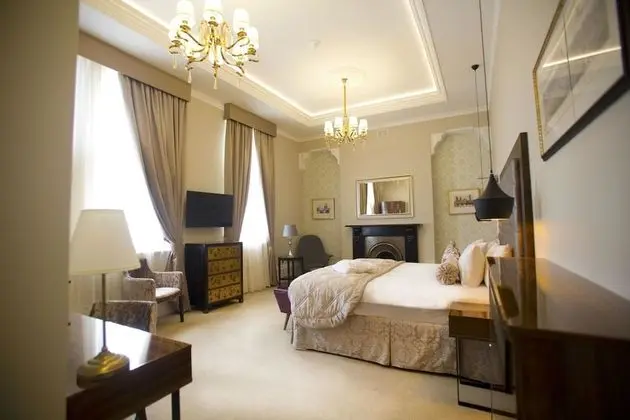 Lansbury Studio Suite