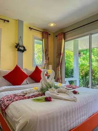 Deluxe Beachfront Room With Garden View