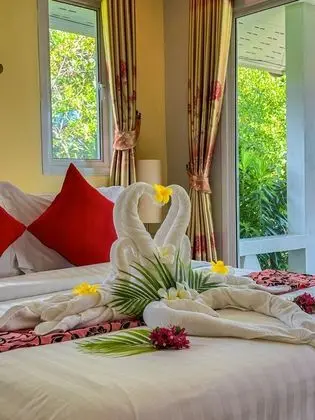 Deluxe Beachfront Room With Garden View