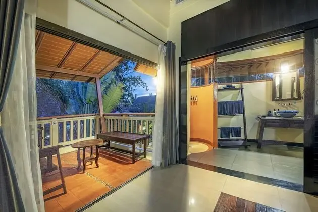 Emerald Suite