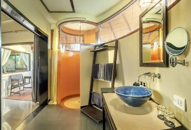 Emerald Suite