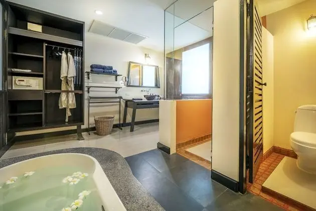 Silver Suite