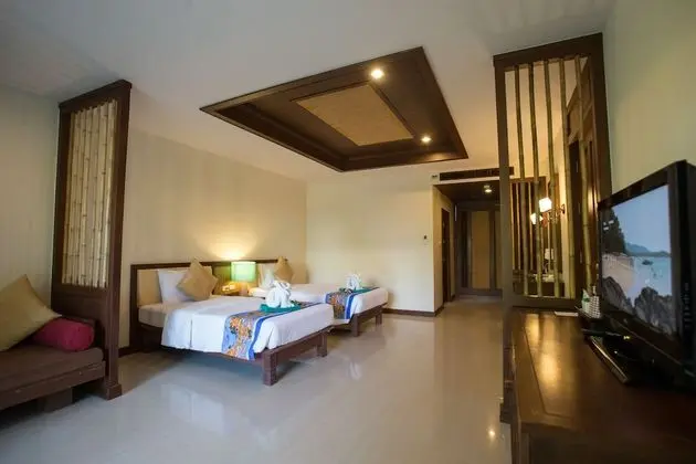 Deluxe Room, 1 Bedroom, Pool Access, Resort View