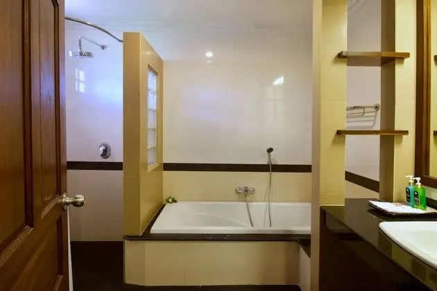 Deluxe Room, 1 Bedroom, Pool Access, Resort View