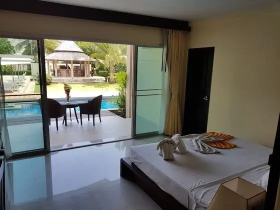 Pool Access Room