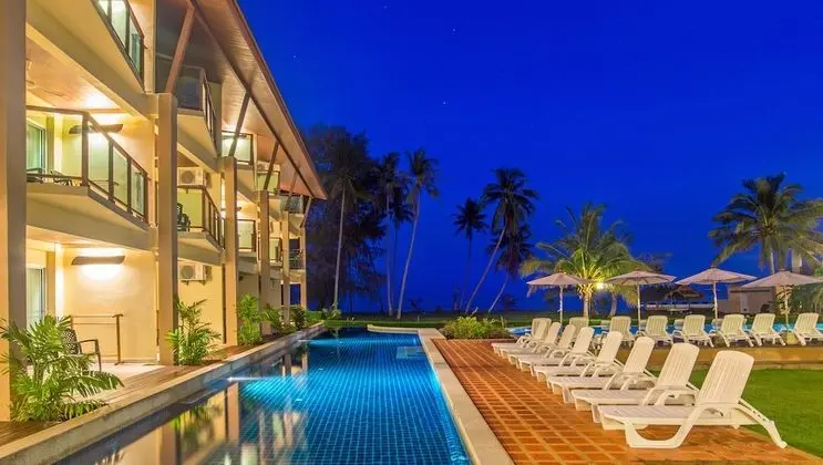 Pool Access Room
