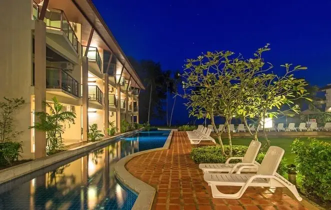 Pool Access Room