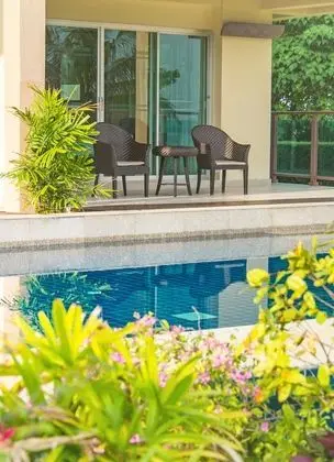 Pool Access Room