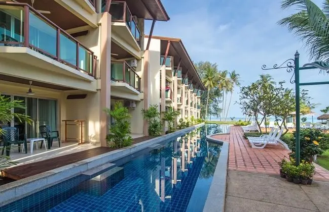 Pool Access Room