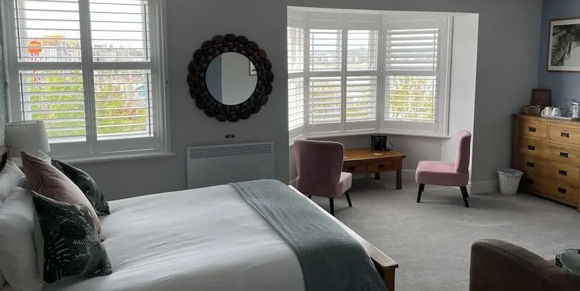 Deluxe Tek Büyük Yataklı Oda, Banyolu/Duşlu, Deniz Manzaralı (2nd flr deluxe king suite)
