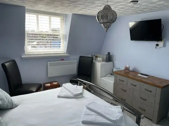 Standard Tek Büyük Yataklı Oda, Banyolu/Duşlu, Liman Manzaralı (3rd flr cosy double rm 6)