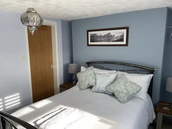 Standard Tek Büyük Yataklı Oda, Banyolu/Duşlu, Liman Manzaralı (3rd flr cosy double rm 6)