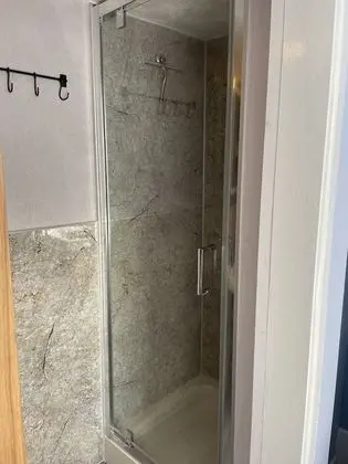 Standard Tek Büyük Yataklı Oda, Banyolu/Duşlu, Liman Manzaralı (3rd flr cosy double rm 6)