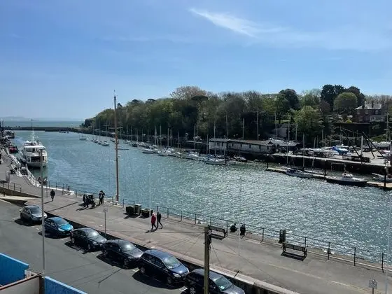Standard Tek Büyük Yataklı Oda, Banyolu/Duşlu, Liman Manzaralı (3rd flr cosy double rm 6)