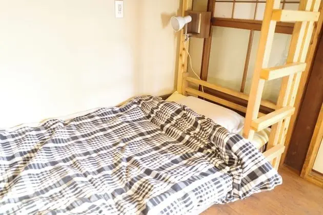 Basic Üç Kişilik Oda, Ortak Banyo
