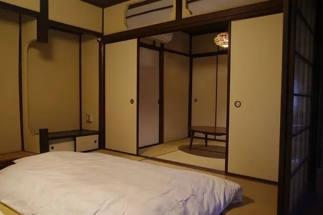 Traditional Oda, Ortak Banyo (3-4 People)