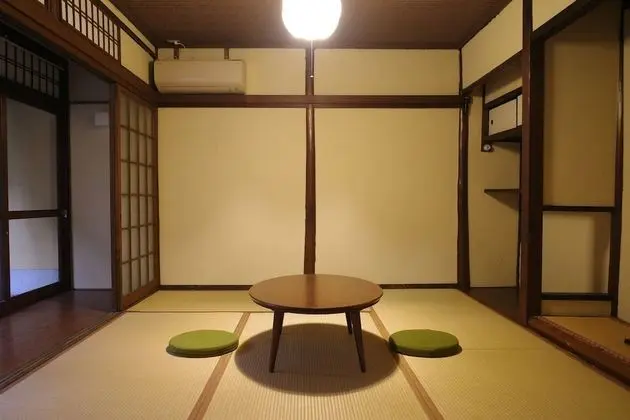 Traditional Oda, Ortak Banyo (3-4 People)