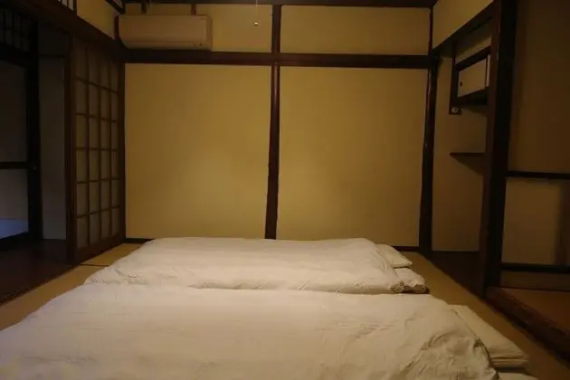 Traditional Oda, Ortak Banyo (3-4 People)