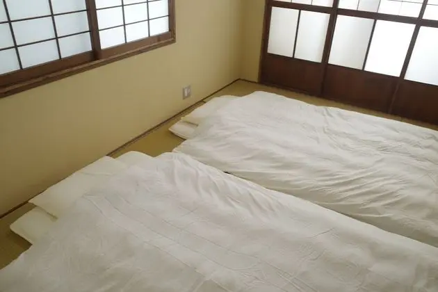Traditional Üç Kişilik Oda, Ortak Banyo, Zemin Kat (3-5 People)