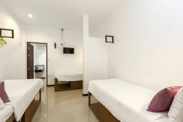 Deluxe Quadruple Suite (4 Adults and 2 Children under 6 years old sleeping for free in existing bed)