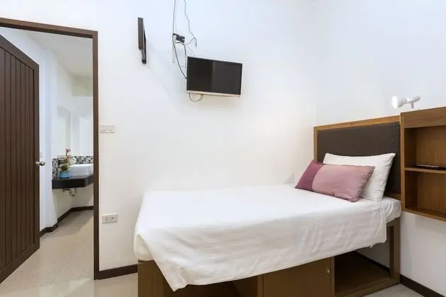 Deluxe Quadruple Suite (4 Adults and 2 Children under 6 years old sleeping for free in existing bed)